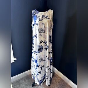 Source Unknown Blue and White Floral Maxi Dress